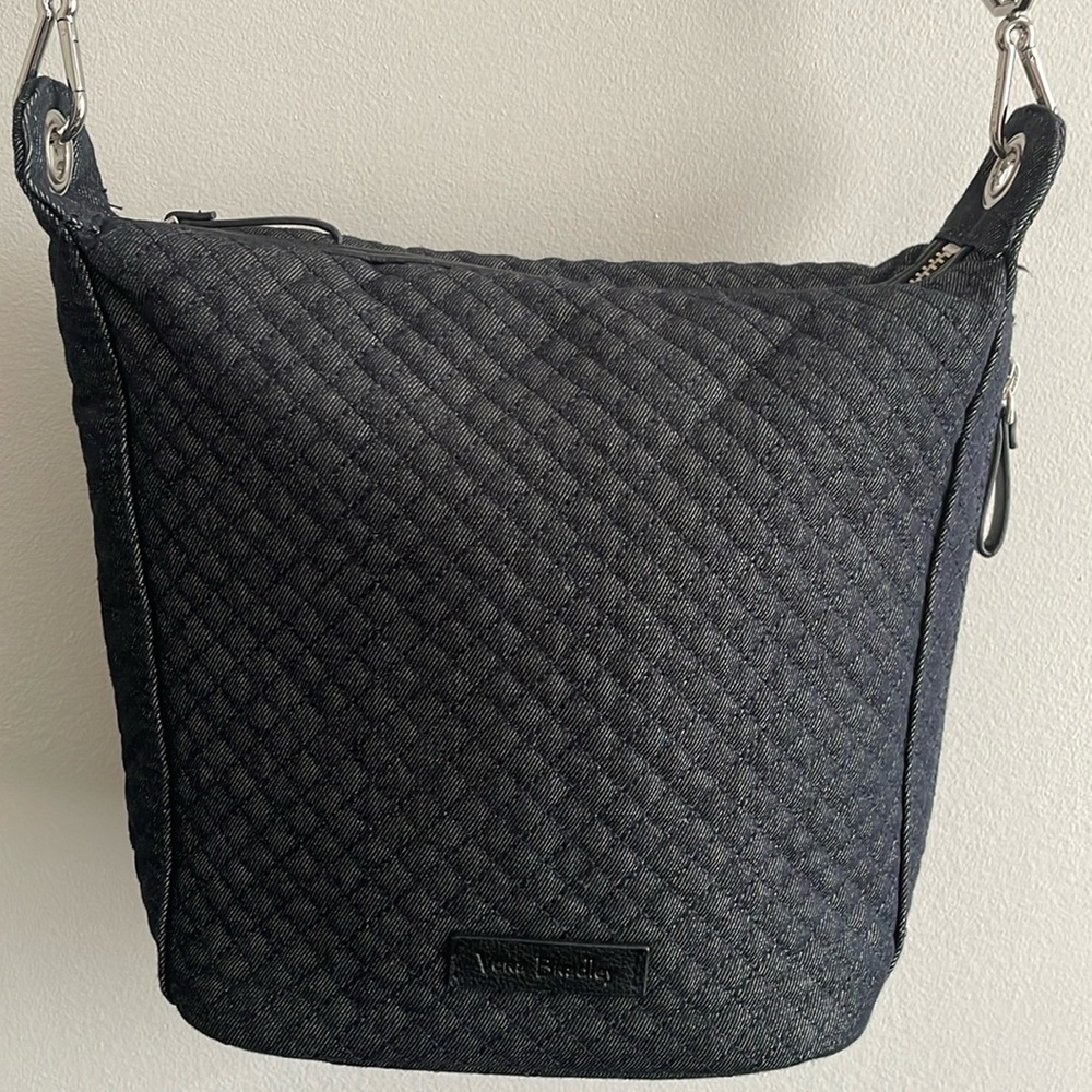 Vera Bradley Black Quilted Crossbody w/ Zip
Side Pocket